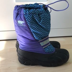 Blue+ purple Sorel snow boots w/ ajustable strings
